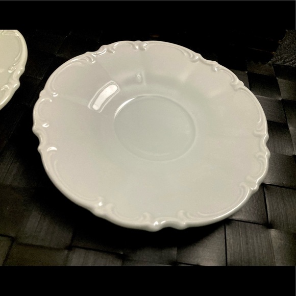 All White Hutschenreuther Saucer Plate Sylvia No Trim Scalloped Made In Germany - Picture 4 of 7